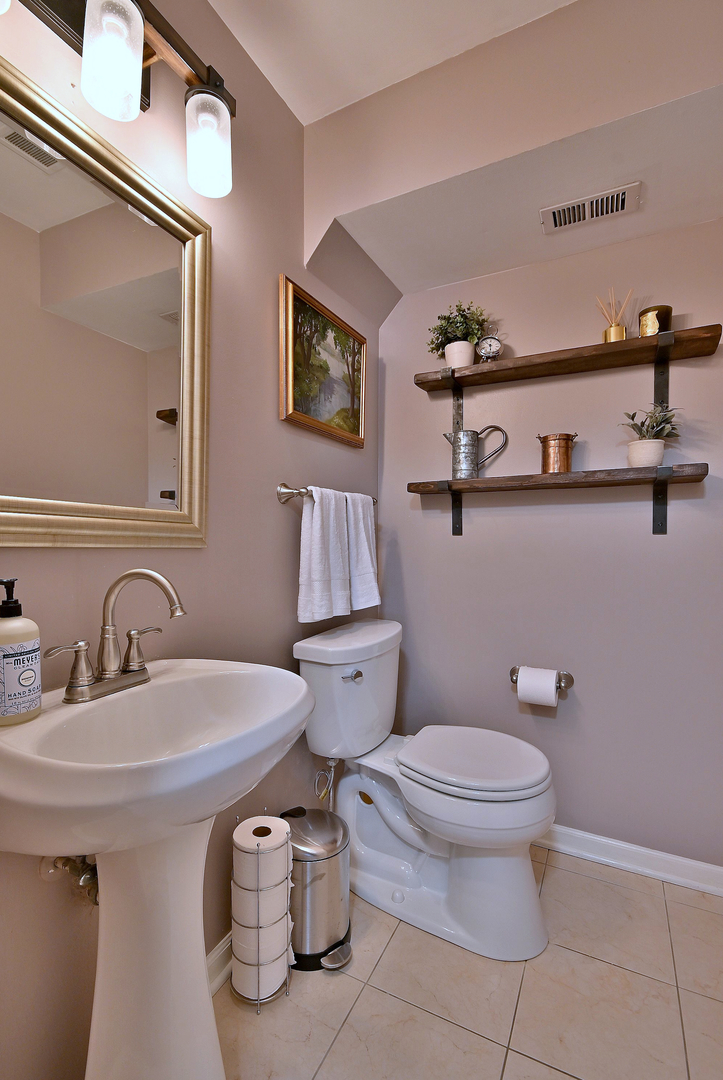 366 Marion Street Elmhurst, IL 60126 - Photo 23 of 41 a bathroom with a toilet sink and mirror