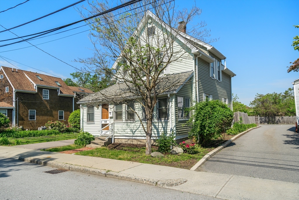 25 Curve Street Newton, MA 02465 - Photo 4 of 40