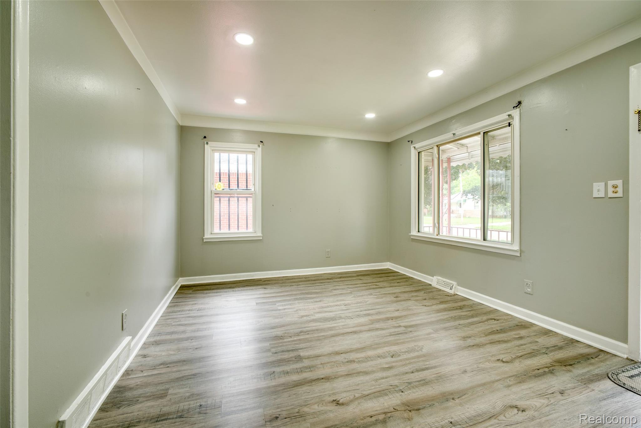 3149 Poplar Avenue Warren, MI 48091 - Photo 6 of 26 6.jpg