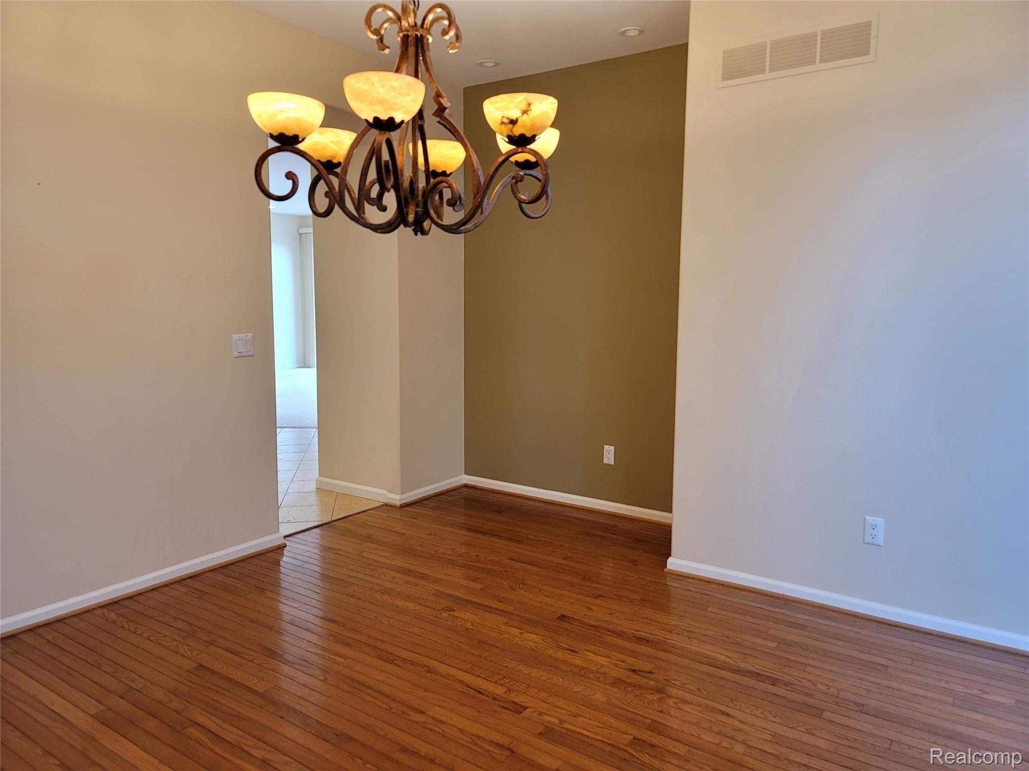 1235 Tulberry Circle Rochester, MI 48306 - Photo 17 of 36 20210825_085127.jpg