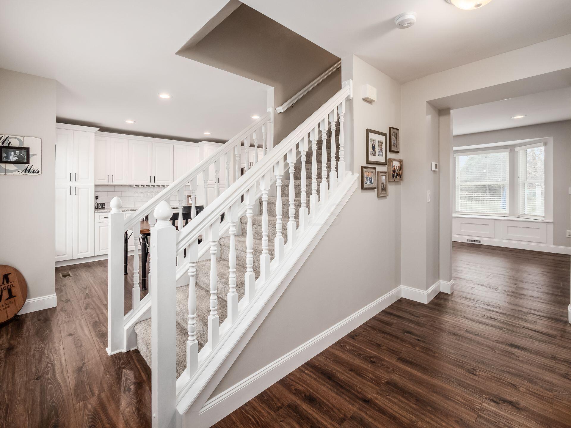 2476 Limestone Way Columbus, OH 43228 - Photo 5 of 52 Entry