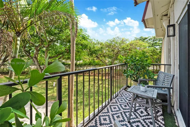 $429,000 | 8650 Southwest 67th Avenue, Unit 1042, Pinecrest, FL 33156