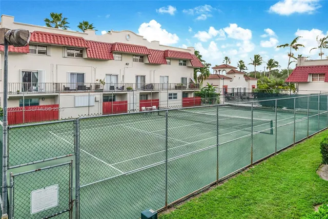 $429,000 | 8650 Southwest 67th Avenue, Unit 1042, Pinecrest, FL 33156