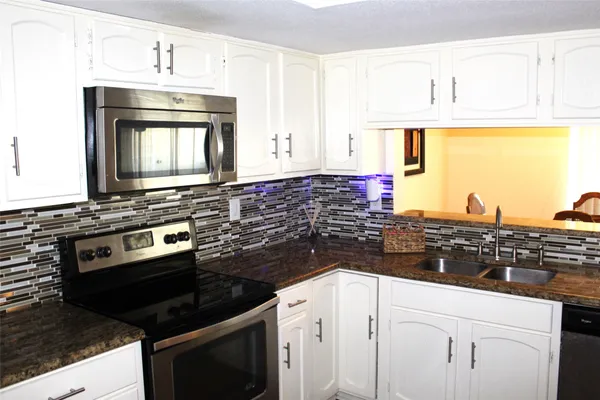 $169,500 | 14555 Wunderlich Drive, Unit 3108, Houston, TX 77069