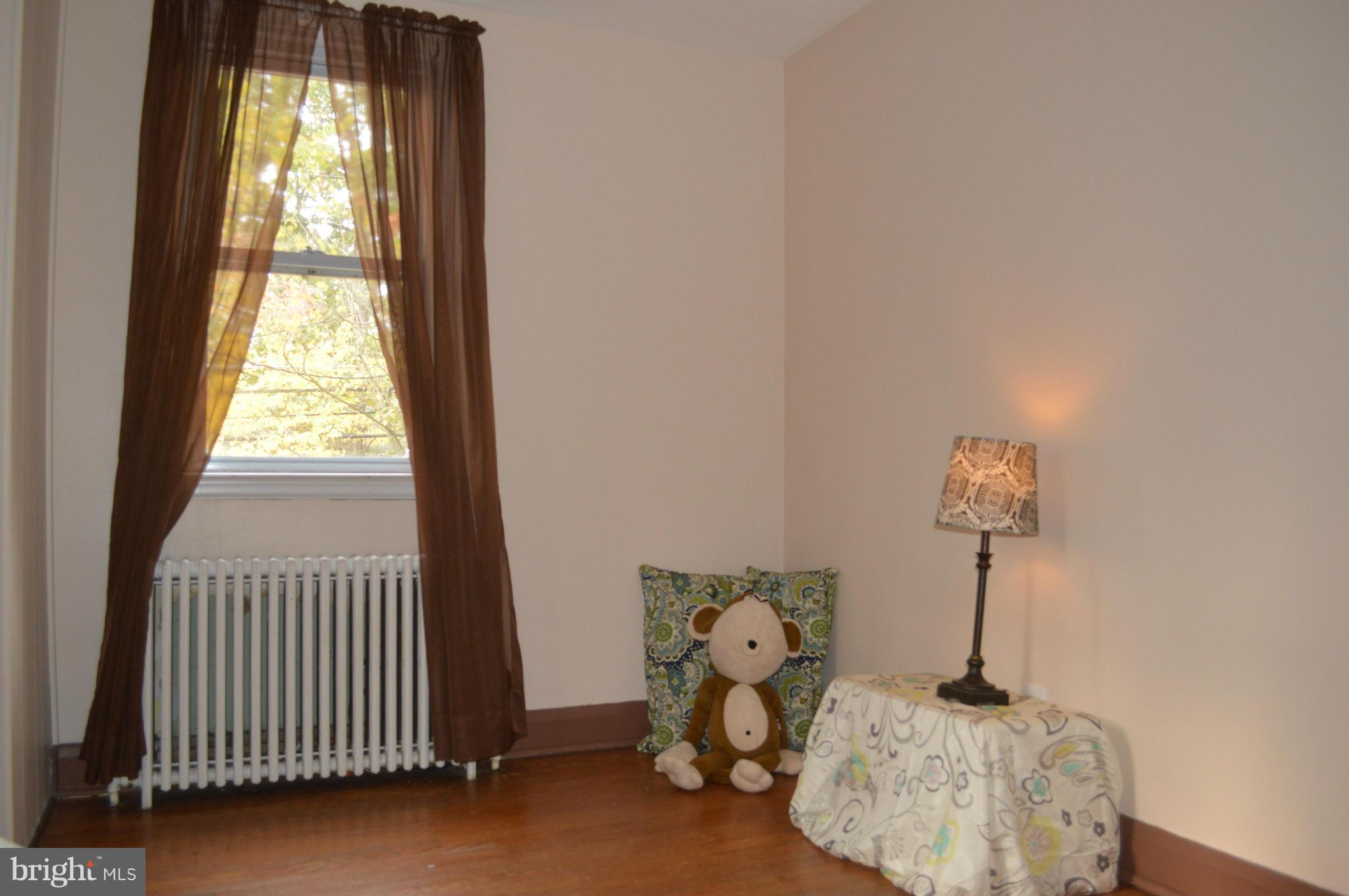 746 Charing Cross Road Baltimore, MD 21229 - Photo 16 of 30 a room with a window