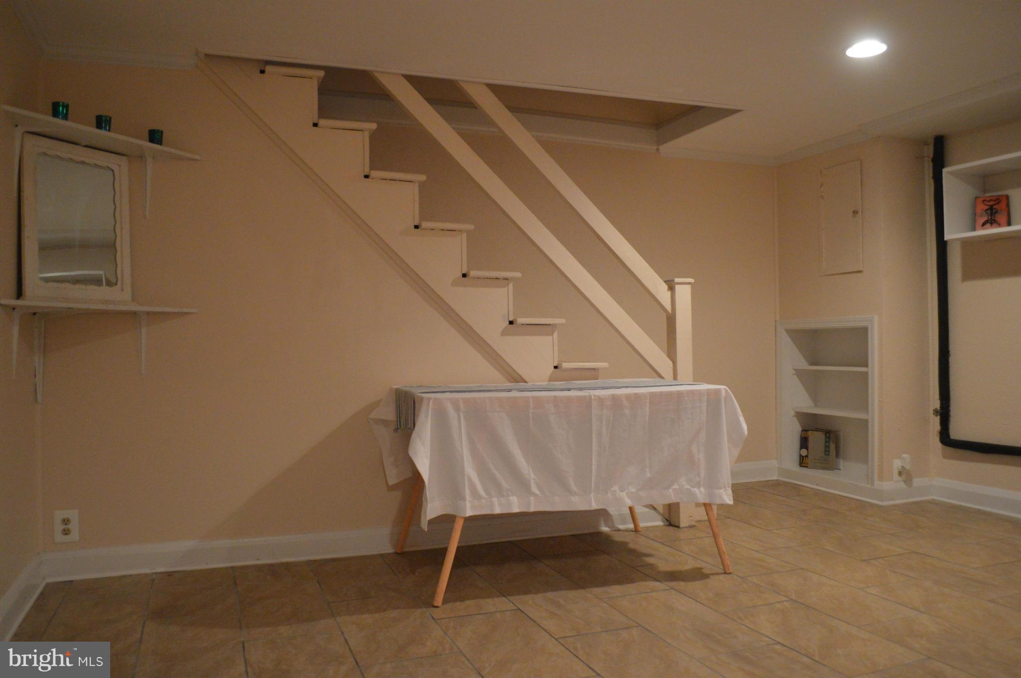 746 Charing Cross Road Baltimore, MD 21229 - Photo 20 of 30 a view of entryway with furniture