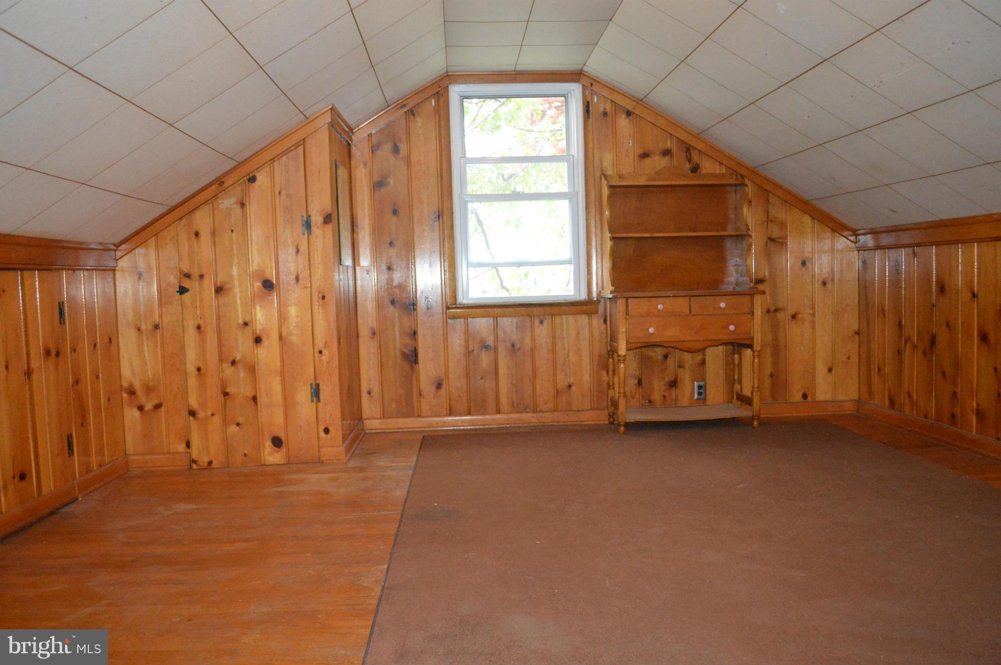746 Charing Cross Road Baltimore, MD 21229 - Photo 29 of 30 an empty room with windows