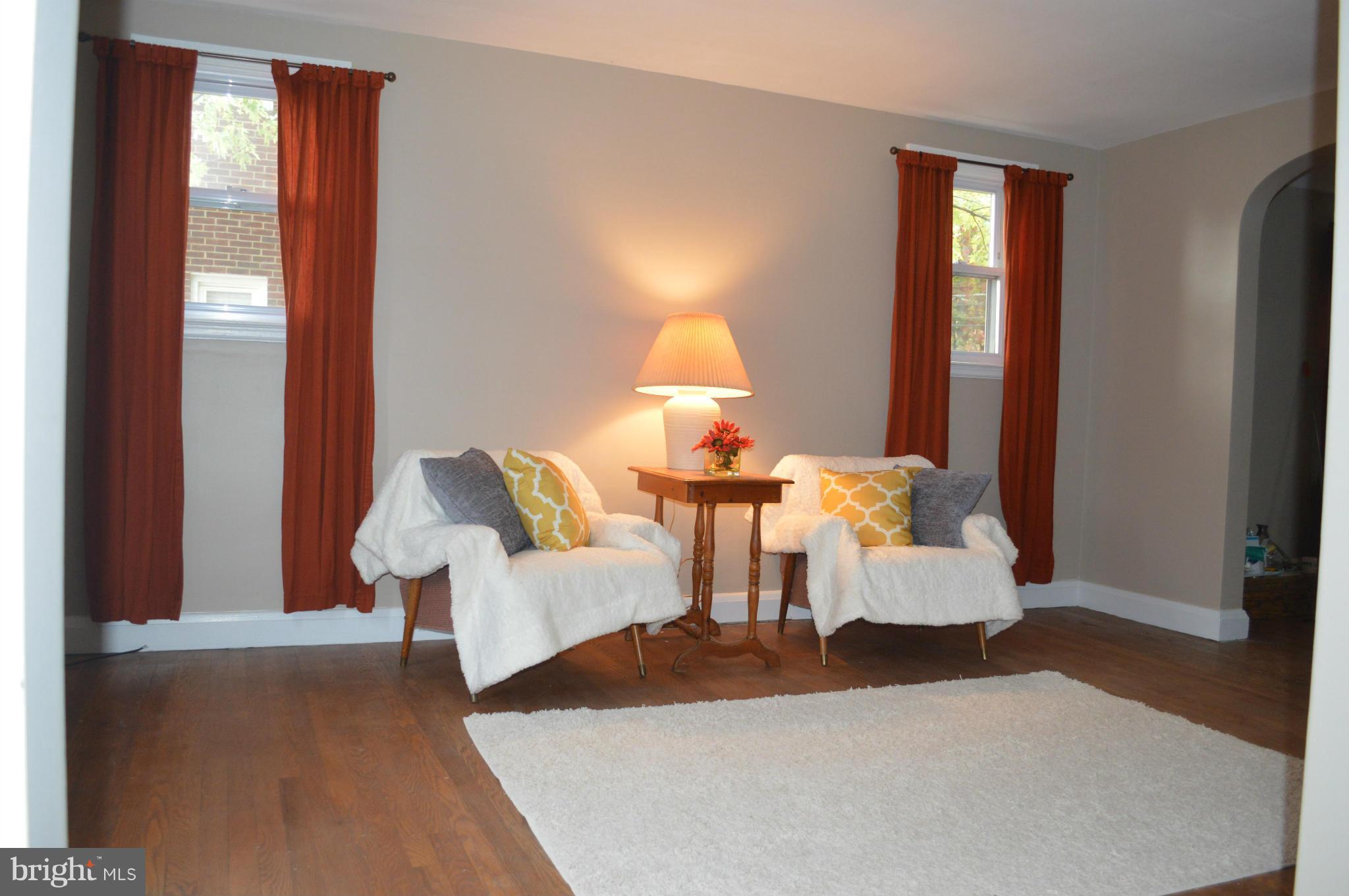 746 Charing Cross Road Baltimore, MD 21229 - Photo 3 of 30 a living room with furniture and a lamp
