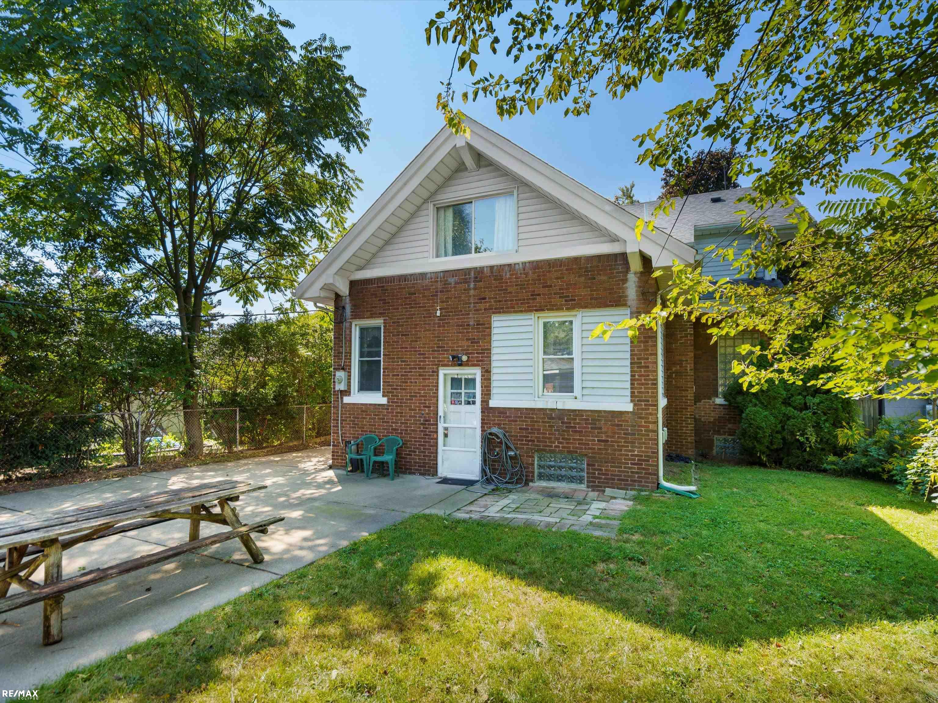 15611 Charles R Avenue Eastpointe, MI 48021 - Photo 41 of 47 50187488-ae86da84-f390-49cb-87e8-97ad3be94311.JPG