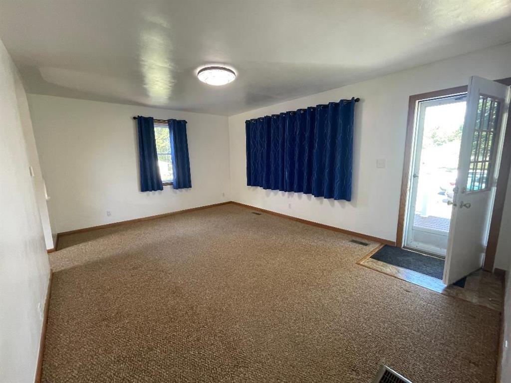 455 Bedford Road West Middlesex, PA 16159 - Photo 4 of 31 Entry to Living Room