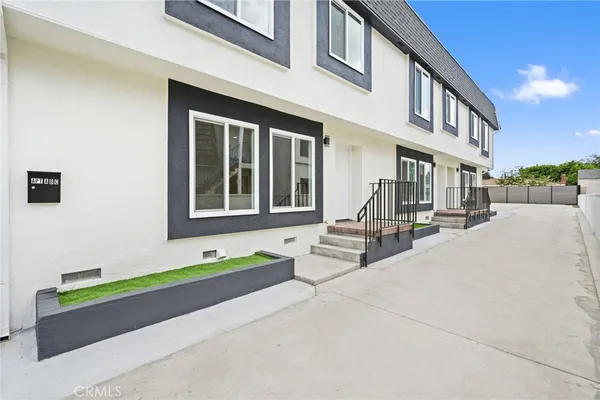 $3,495 | 7010 Lennox Avenue, Unit A, Van Nuys, CA 91405