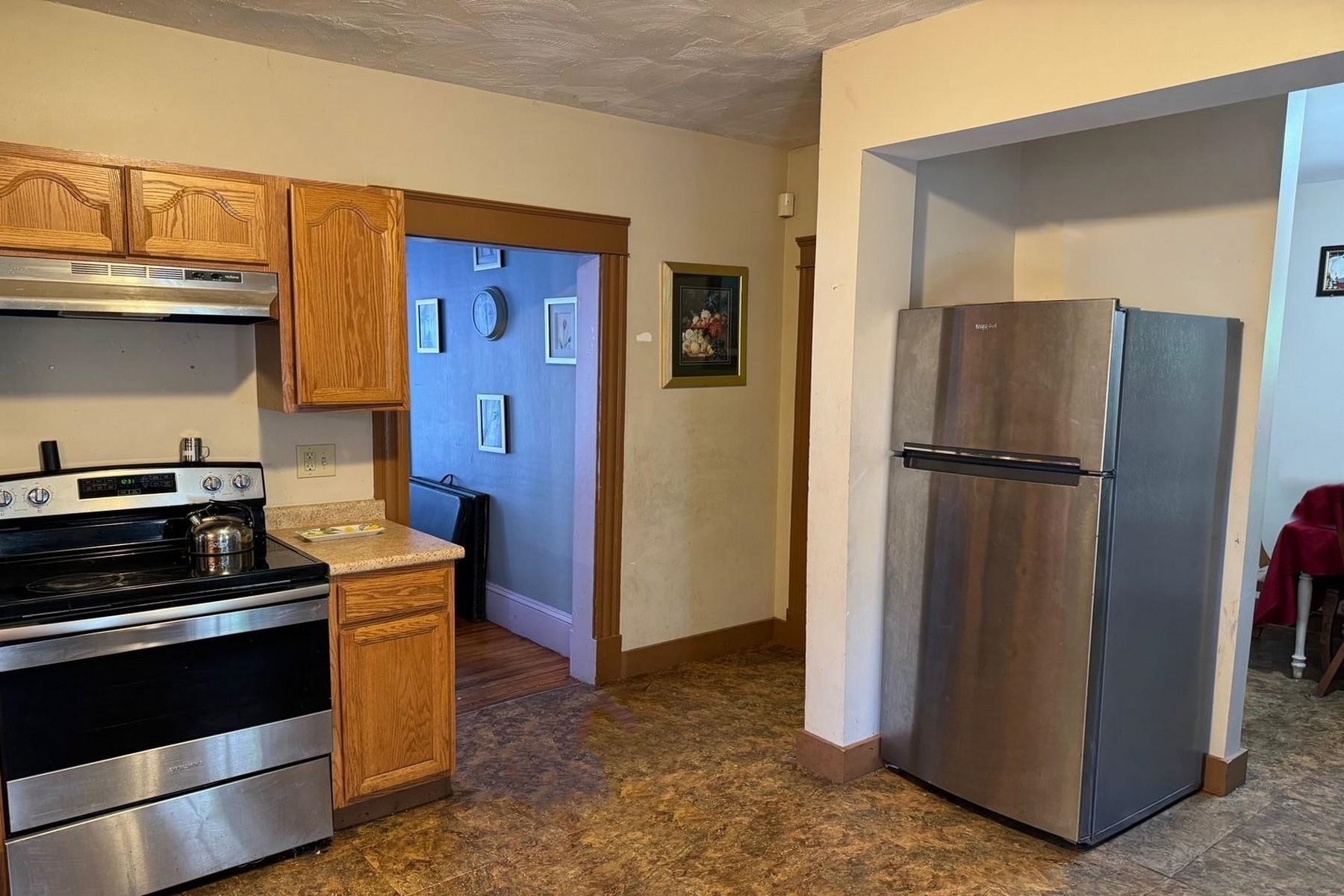 48 Baxter Street Rutland, VT 05701 - Photo 5 of 22