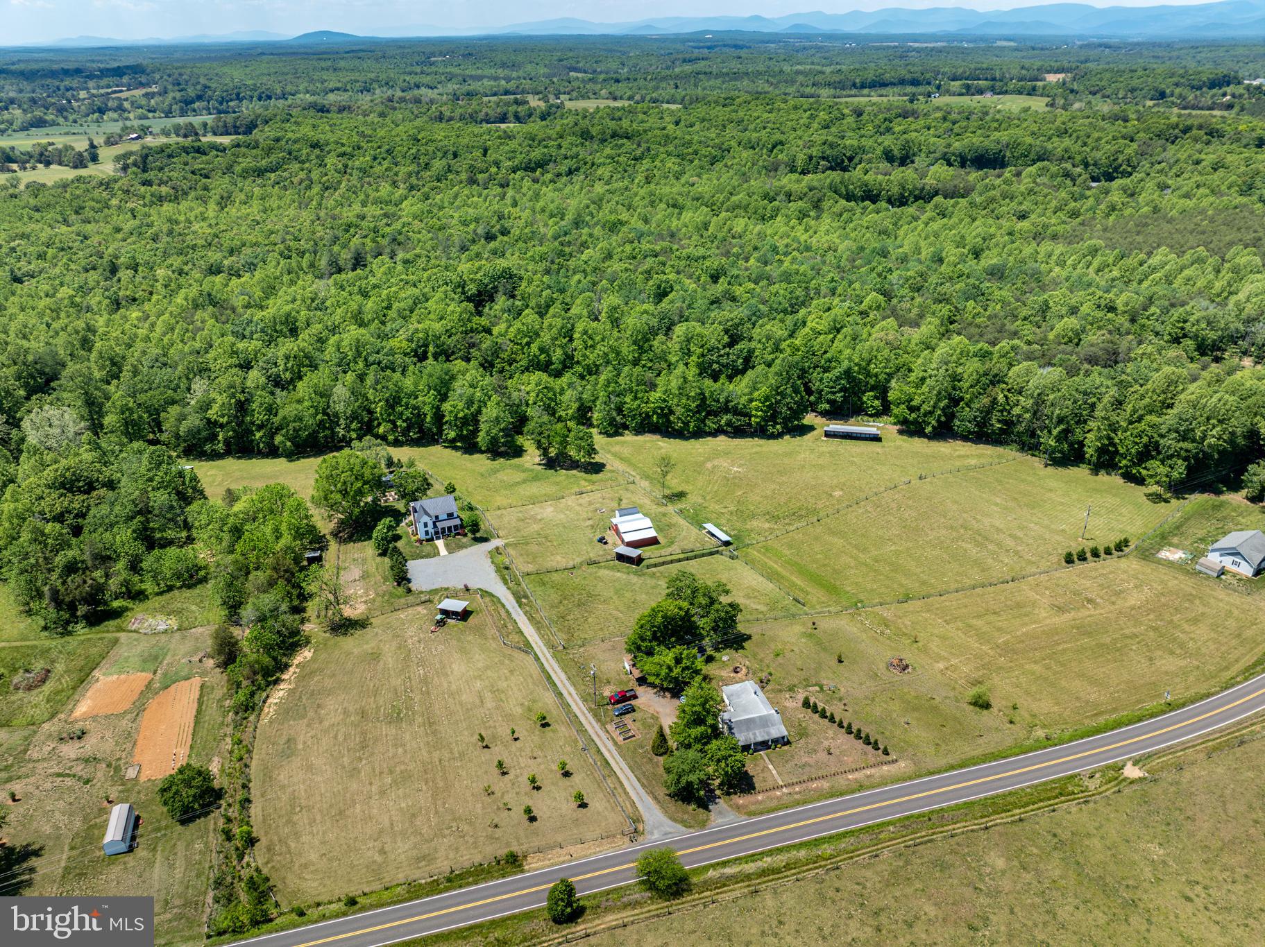 4253 South Blue Ridge Turnpike Rochelle, VA 22738 - Photo 2 of 70