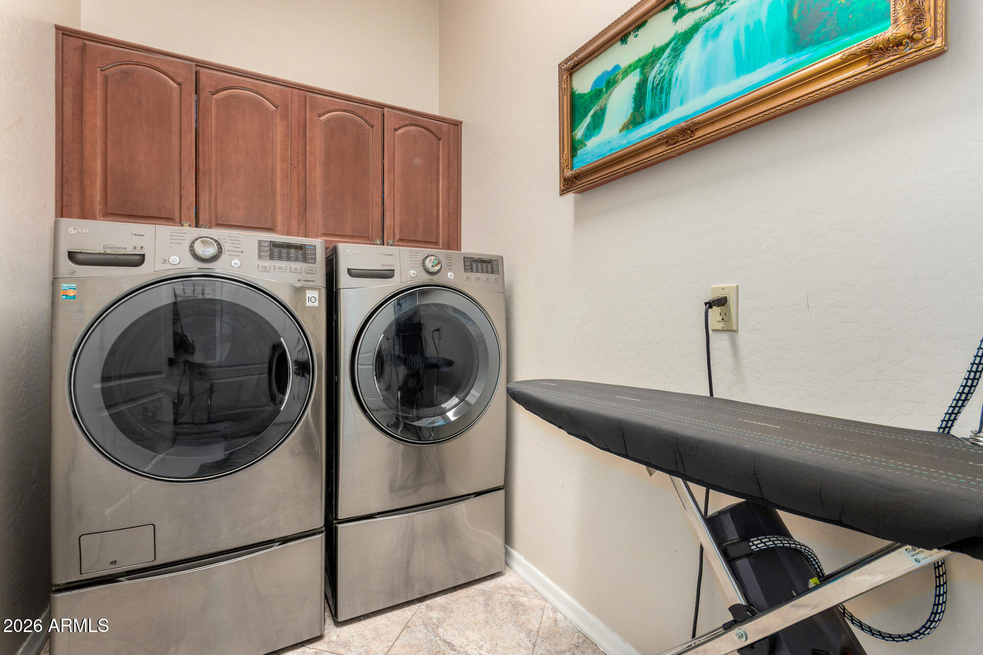 8912 North 15th Lane Phoenix, AZ 85021 - Photo 19 of 36 a utility room with dryer and washer