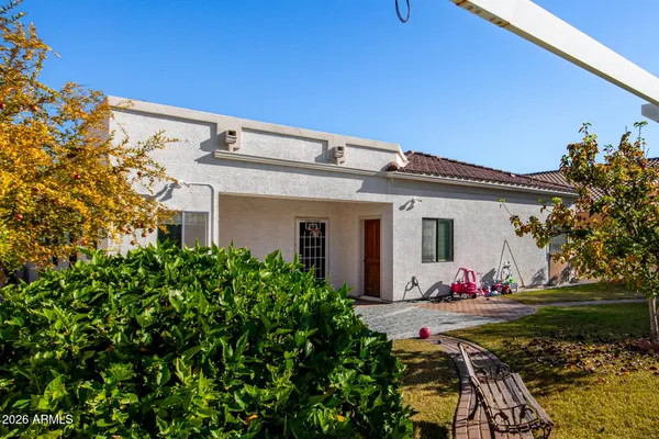a front view of house with yard