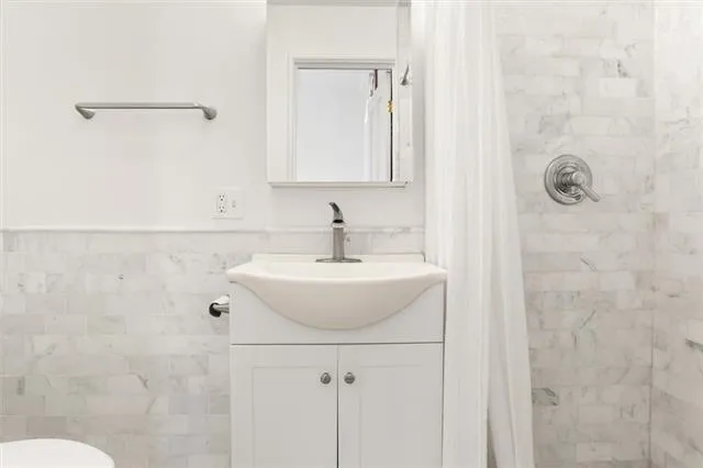 $2,100 | 915 Valmont Street, New Orleans, LA 70115