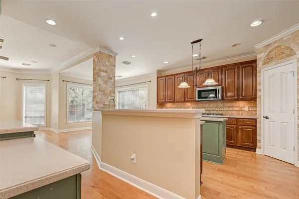 $4,100 | 11 Gabled Pines Place, The Woodlands, TX 77382