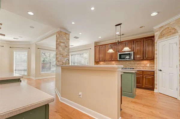 $4,100 | 11 Gabled Pines Place, The Woodlands, TX 77382