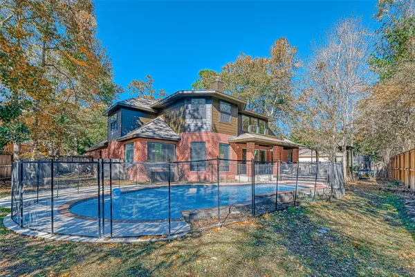 $4,100 | 11 Gabled Pines Place, The Woodlands, TX 77382