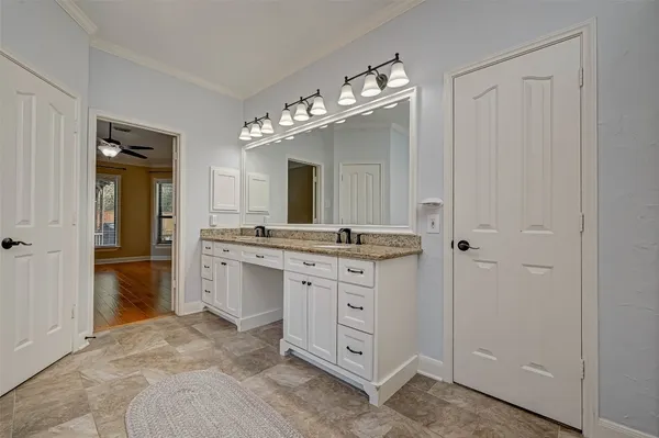 $4,100 | 11 Gabled Pines Place, The Woodlands, TX 77382