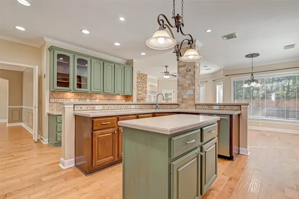 $4,100 | 11 Gabled Pines Place, The Woodlands, TX 77382