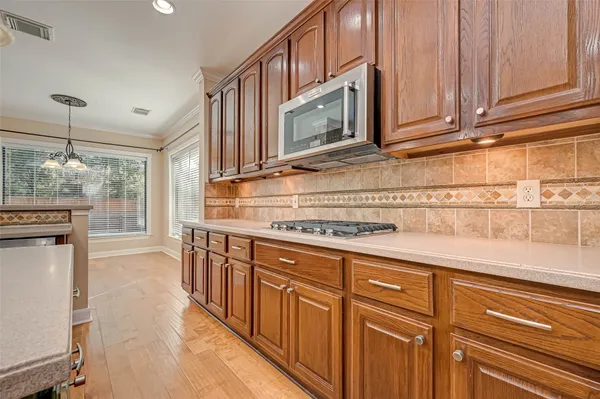 $4,100 | 11 Gabled Pines Place, The Woodlands, TX 77382
