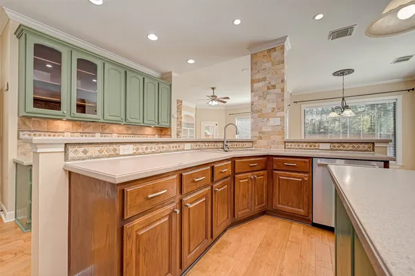 $4,100 | 11 Gabled Pines Place, The Woodlands, TX 77382