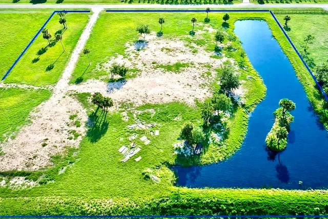 $294,500 | 2452 Southeast 130th Way, Okeechobee, FL 34974