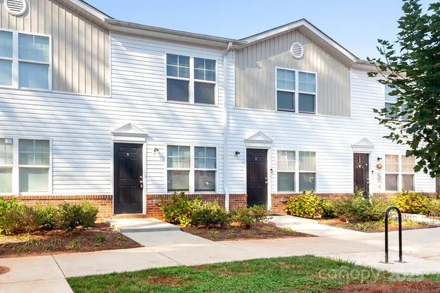 $1,395 | 2525 Oakdale Road, Charlotte, NC 28216