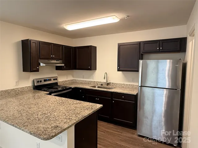 $1,395 | 2525 Oakdale Road, Charlotte, NC 28216