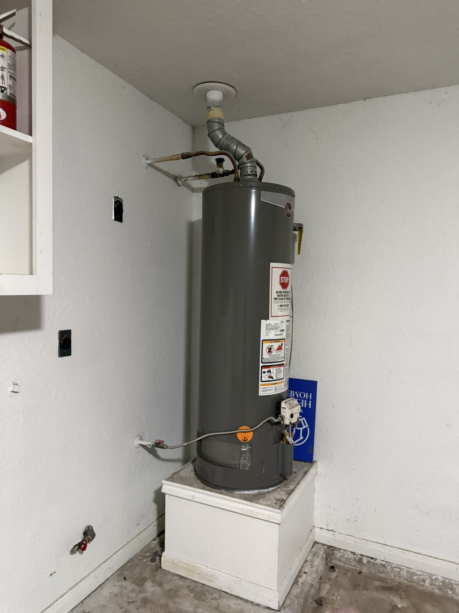 5525 Main Street Santa Fe, TX 77510 - Photo 30 of 36 Hot water heater
