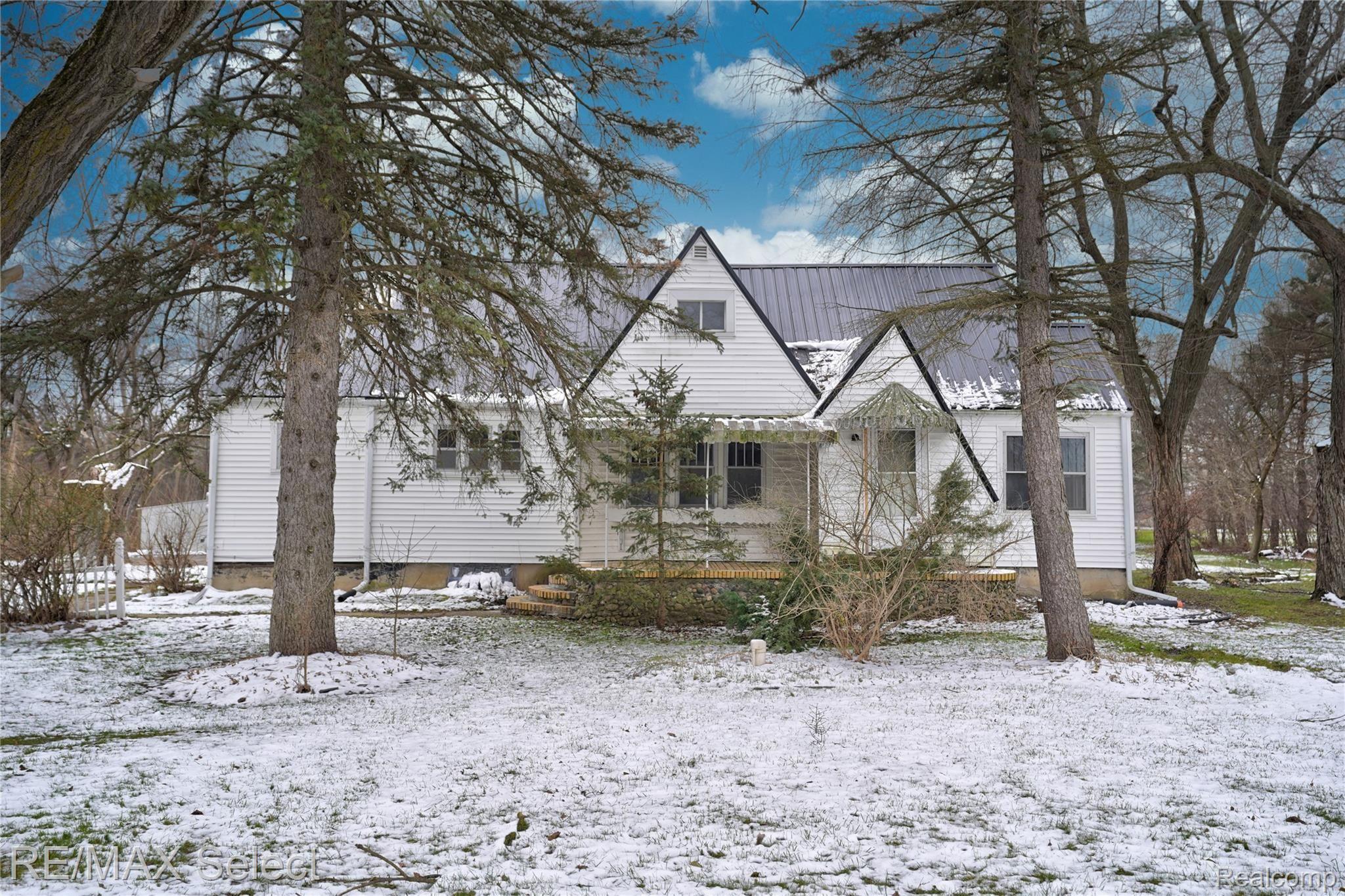 8085 Corunna Road Flint, MI 48532 - Photo 11 of 98 8085 Corunna Rd 011.jpg