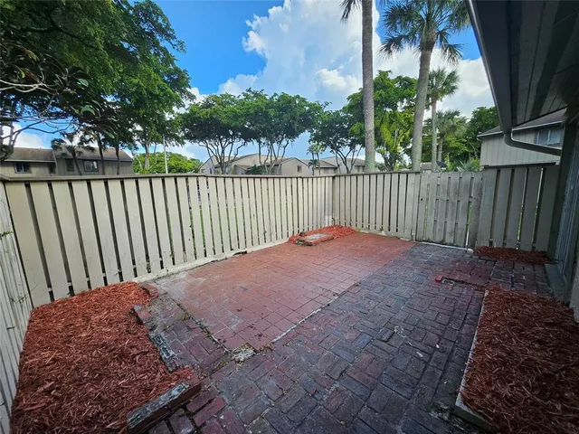 $1,900 | 2220 Northwest 59th Way, Unit 63C, Lauderhill, FL 33313