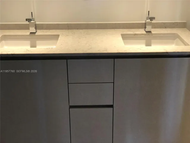 $5,250 | 1010 Brickell Avenue, Unit 2609, Miami, FL 33131