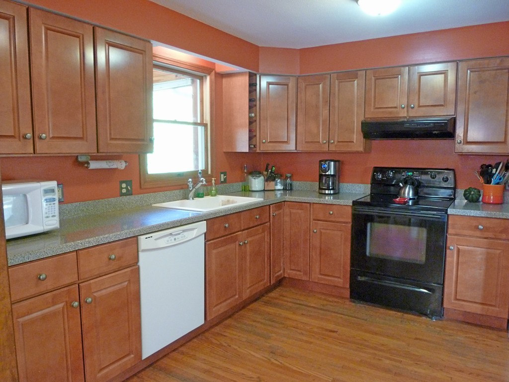 75 Park Hill Road Northampton, MA 01062 - Photo 6 of 17