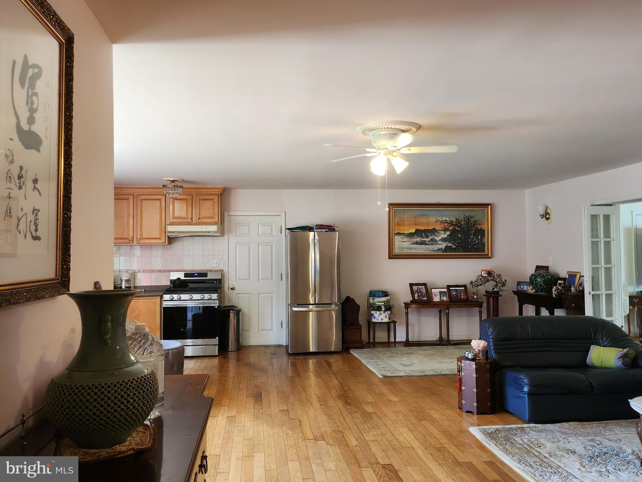 5213 Montgomery Street Springfield, VA 22151 - Photo 6 of 11 Living room with Kitchen