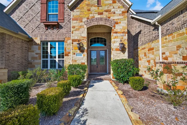 $795,000 | 10458 Lake Palmetto Drive, Conroe, TX 77385