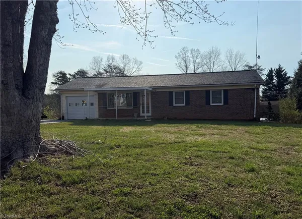 $1,725 | 263 Badgett Avenue, Mount Airy, NC 27030