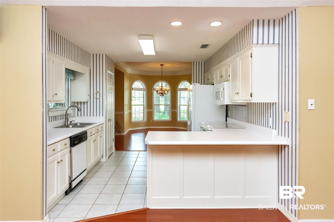 1067 Wesley Avenue Mobile, AL 36609 - Photo 4 of 30 Kitchen