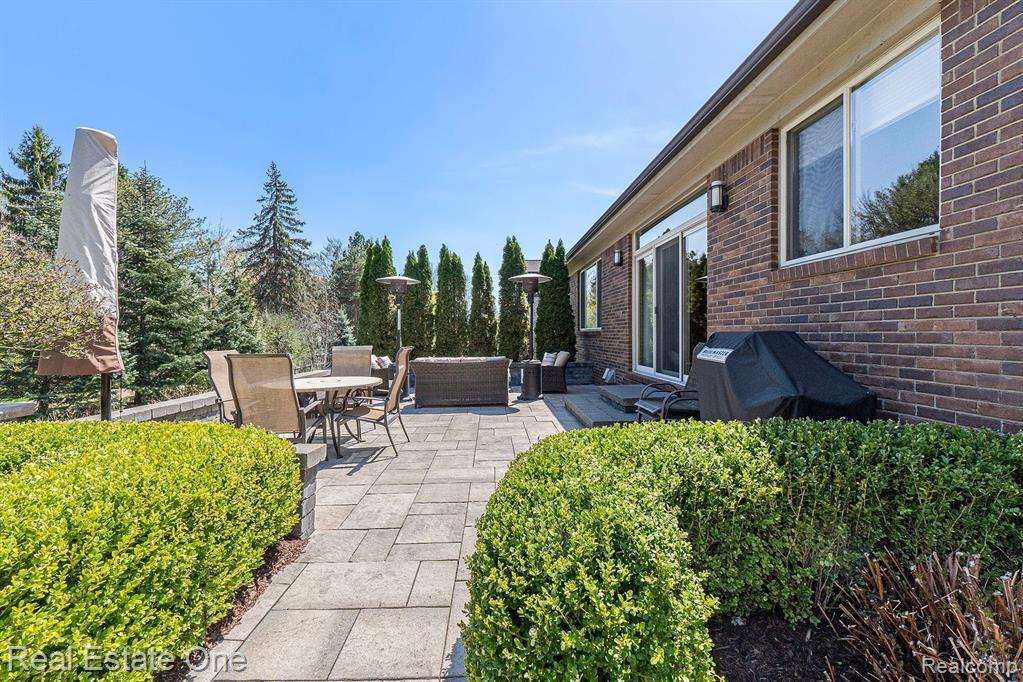 1057 Pembroke Court Rochester Hills, MI 48307 - Photo 20 of 25