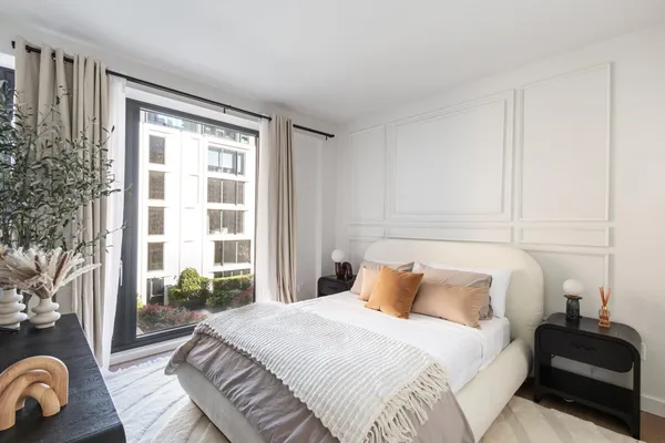 $1,095,000 | 500 West 45th Street, Unit 621 | Hell's Kitchen