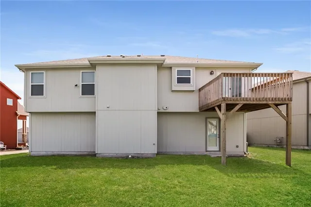 $2,105 | 210 Elissa Drive, Raymore, MO 64083