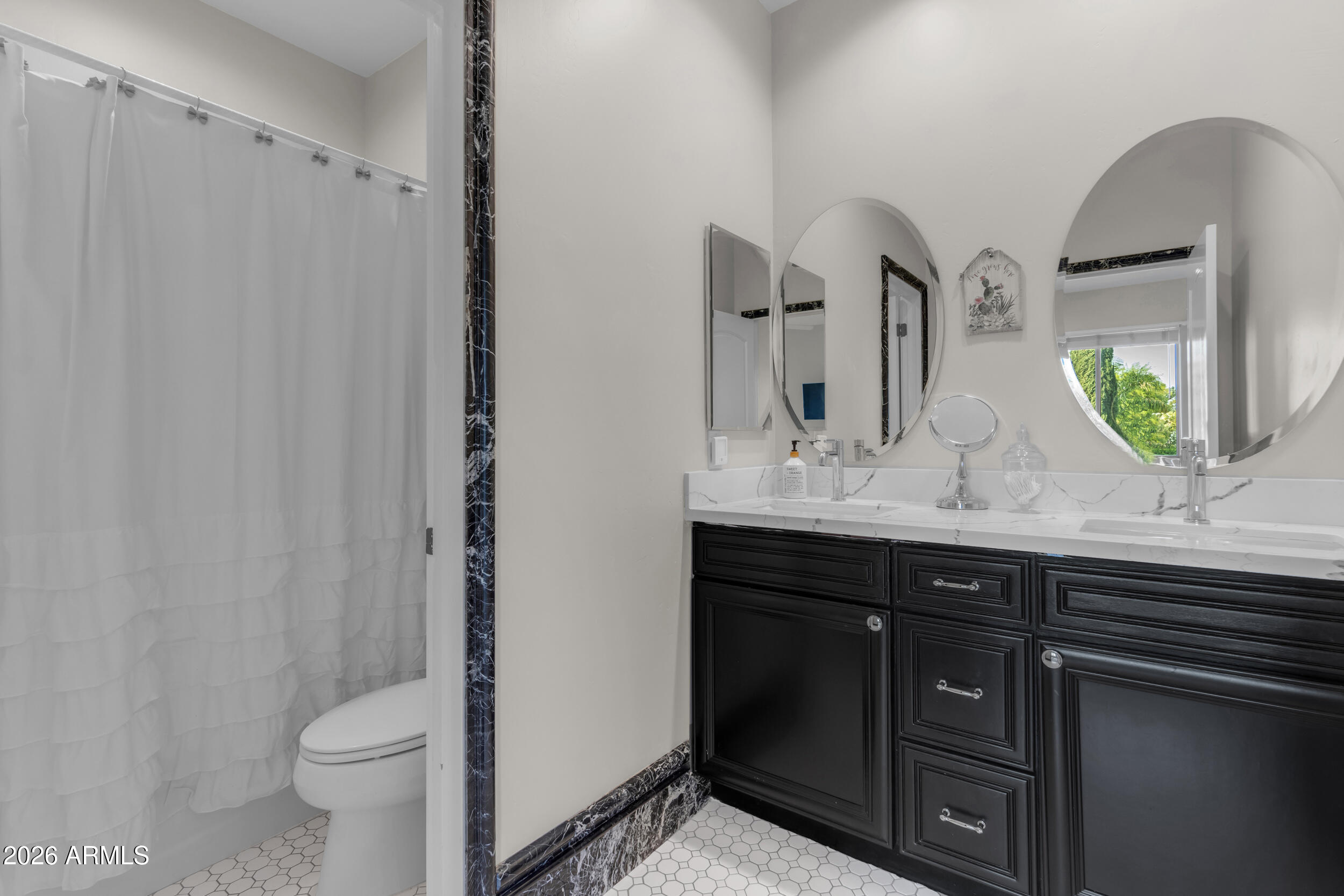 4611 East Desperado Road Gilbert, AZ 85297 - Photo 58 of 77 Ensuite Bathroom 2