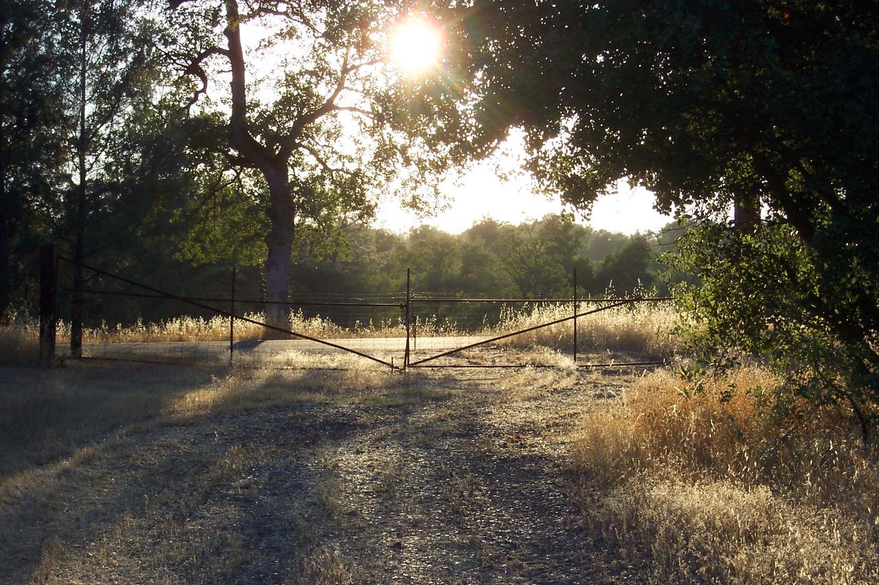 Second entrance to property (North)
