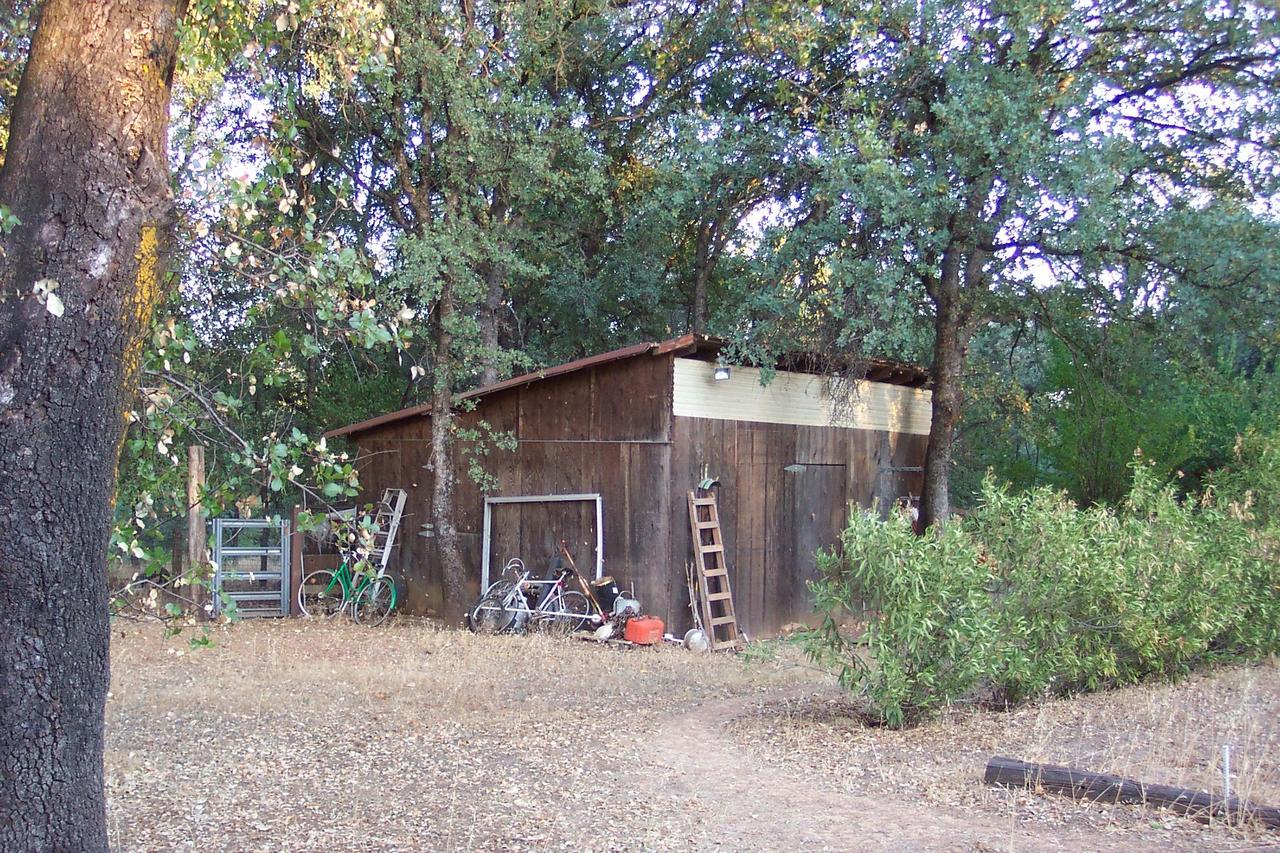 21133 Old Alturas Road Redding, CA 96003 - Photo 9 of 12 Horse barn