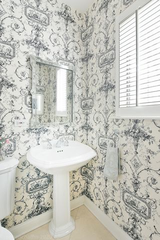 $2,025,000 | 387 Sheridan Road, Winnetka, IL 60093