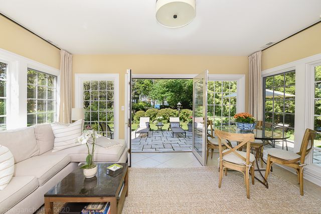 $2,025,000 | 387 Sheridan Road, Winnetka, IL 60093