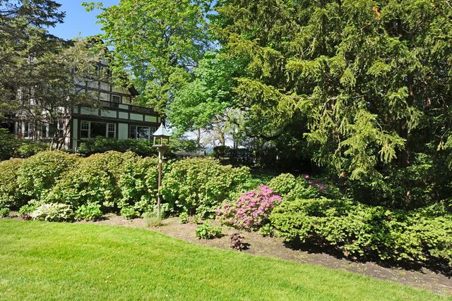 $2,025,000 | 387 Sheridan Road, Winnetka, IL 60093