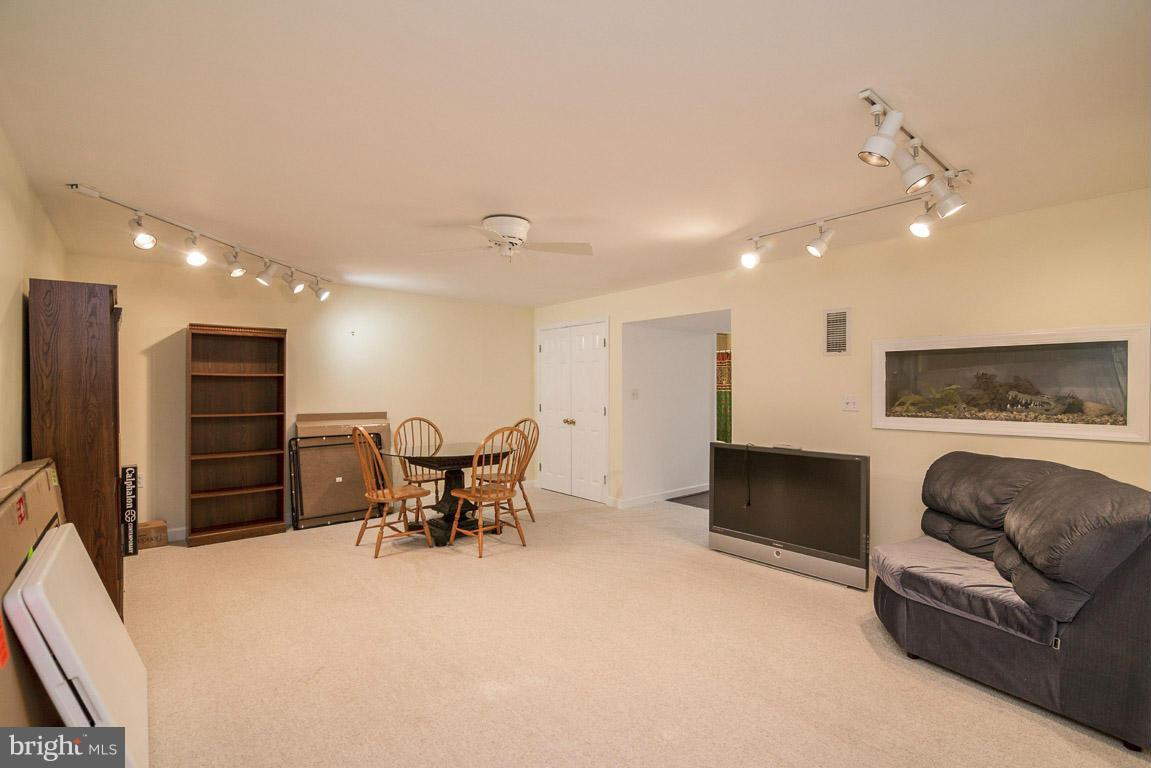 7824 Rocky Springs Road Frederick, MD 21702 - Photo 19 of 30 large family room