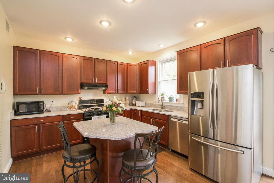 7824 Rocky Springs Road Frederick, MD 21702 - Photo 7 of 30 Kitchen 42" cabinets SS appliances